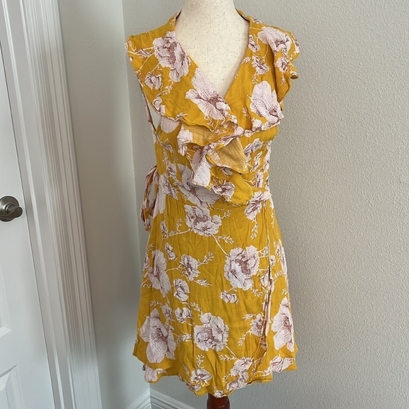 Free People Dress French Quarter Yellow Floral Mini Wrap Size M - Picture 6 of 7